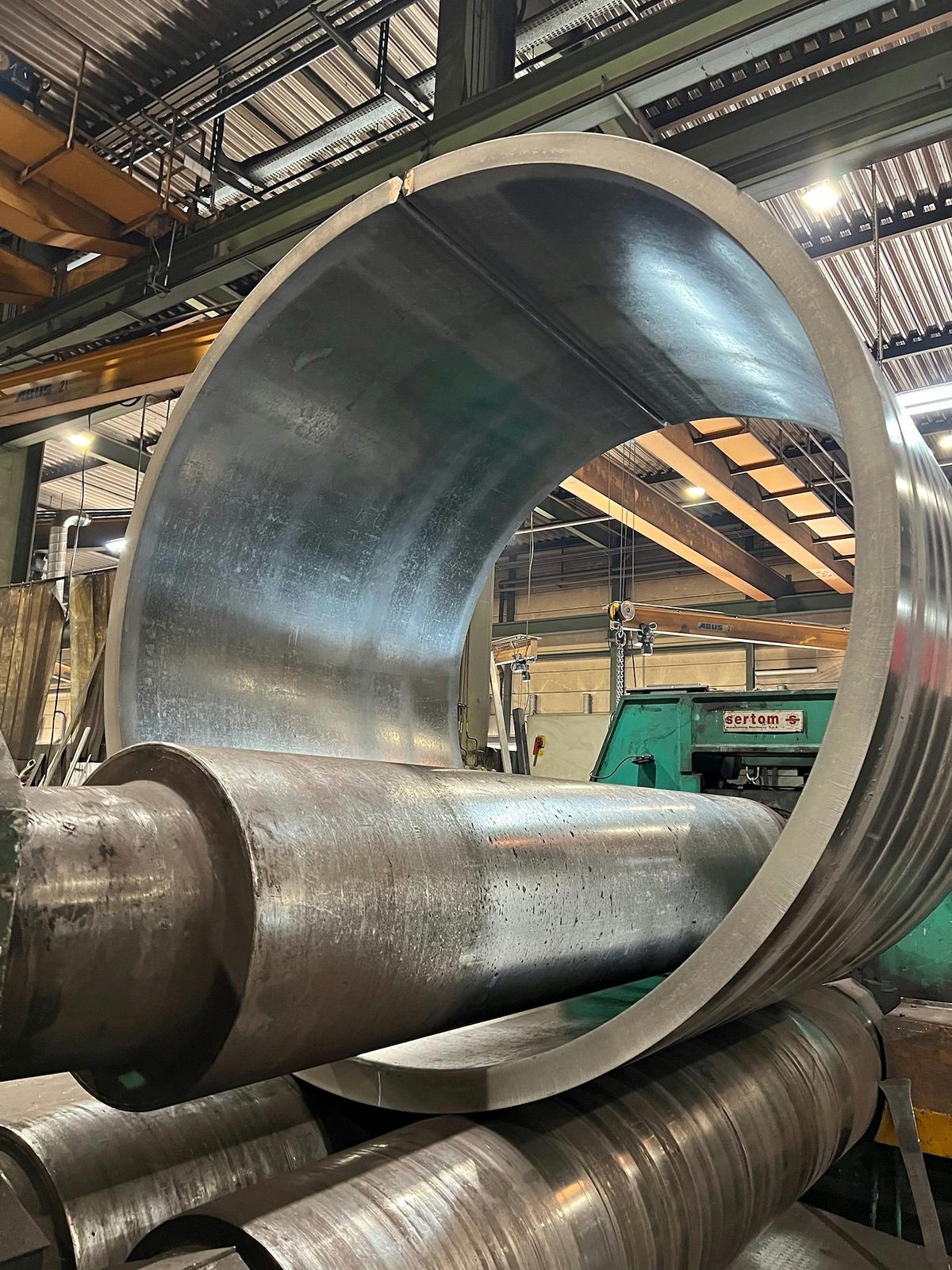Rørbukning ved trepunktsbukning – rustfrit CrNi-stål koldformning som lønproduktion hos Bock Maschinenbau GmbH Lorch