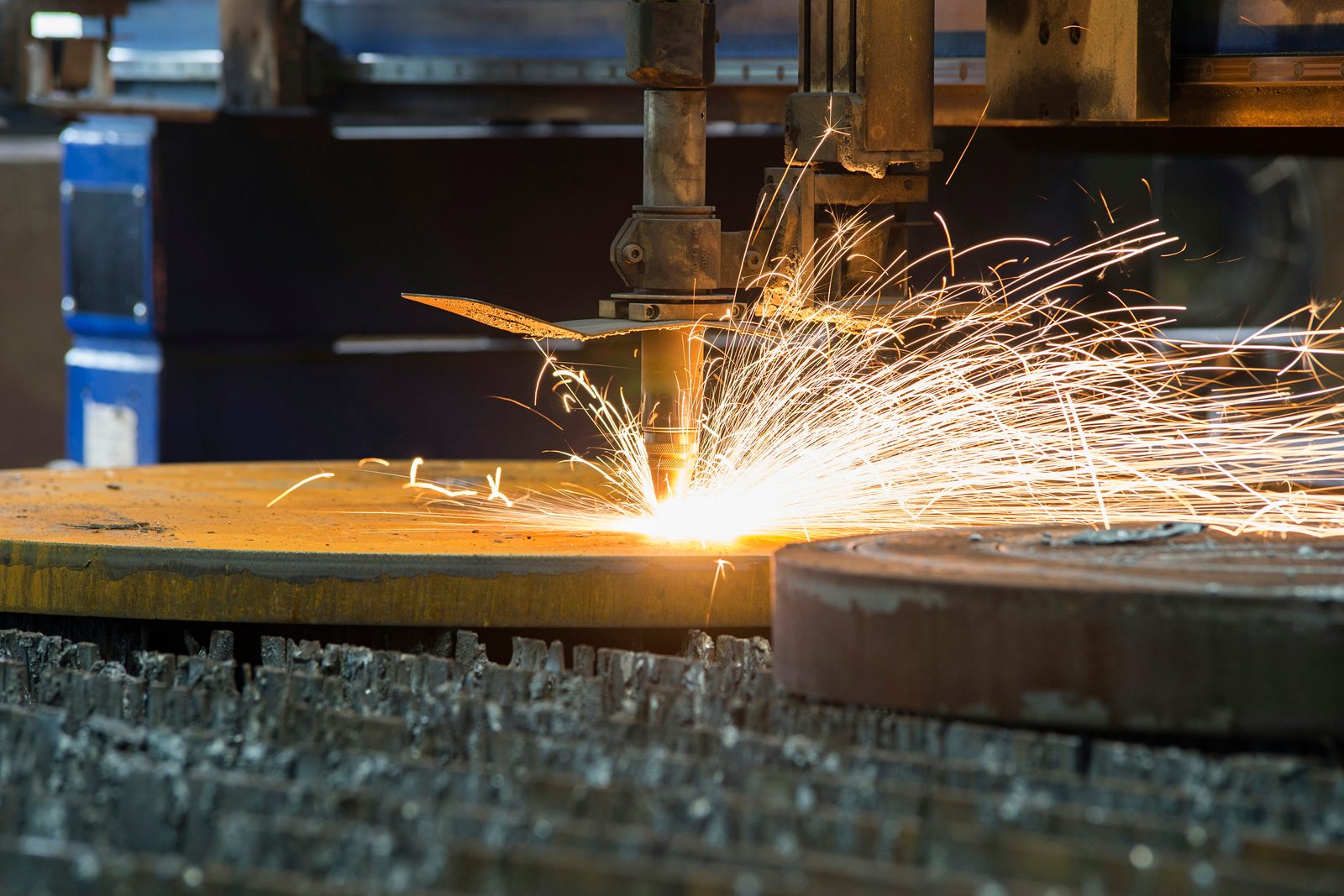 CNC autogenes Brennschneiden im Stahlbau für Brennzuschnitt in Großdimensionen – Autogenes Brennschneiden Hardox Lohnfertigung Bock Maschinenbau Lorch