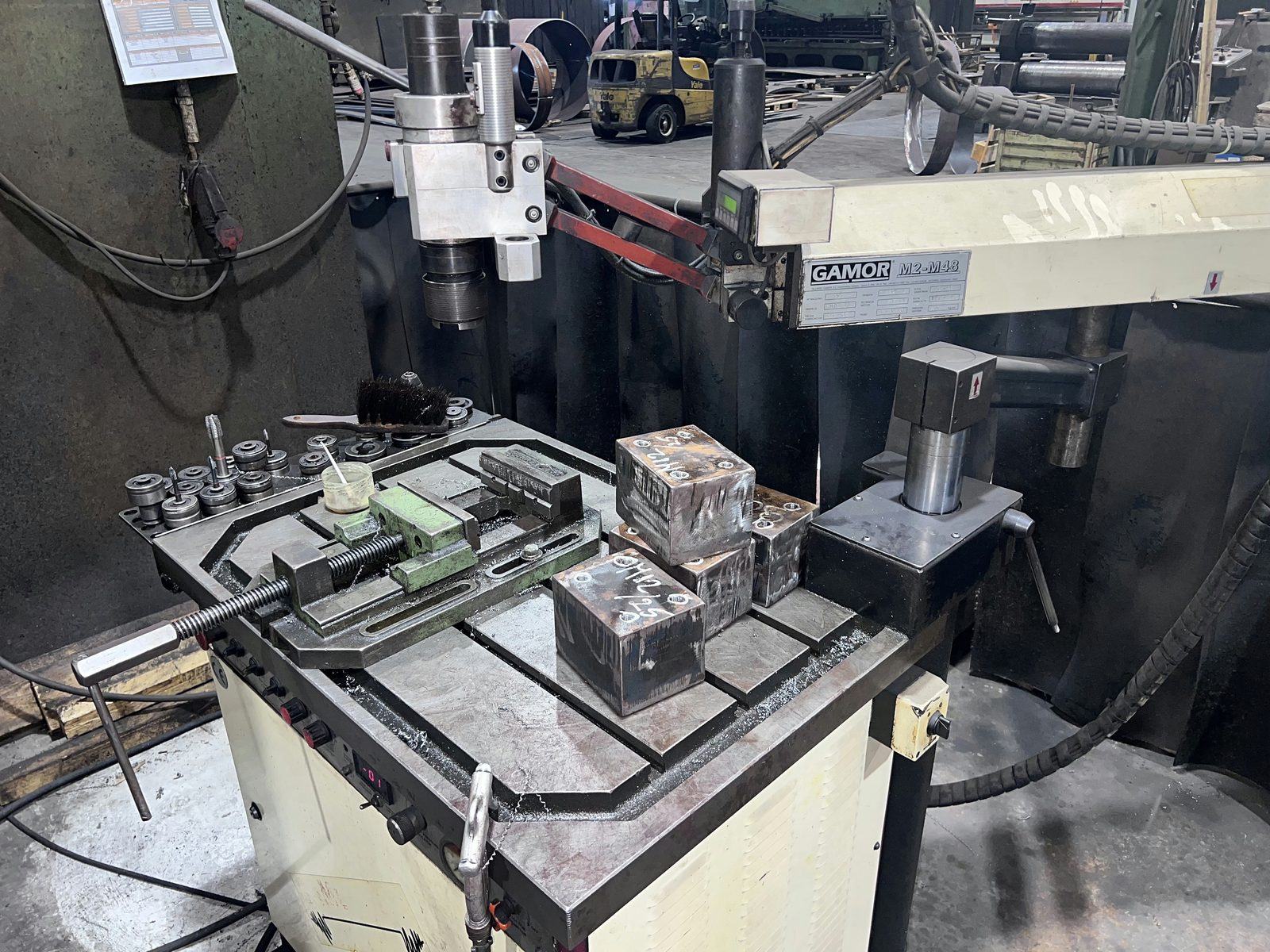 Bohren Gewindeschneiden Lohnfertigung – Gamor RHG-3BR Gewindeschneidautomat – Großteile