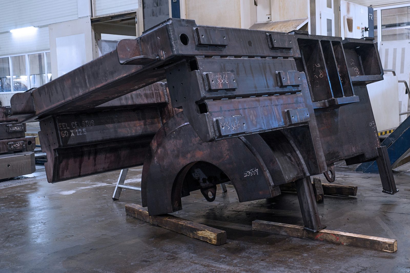 Schweißbaugruppe und Stahlkonstruktion in der Komplettfertigung beim Zusammenbau mit mechanischer Bearbeitung