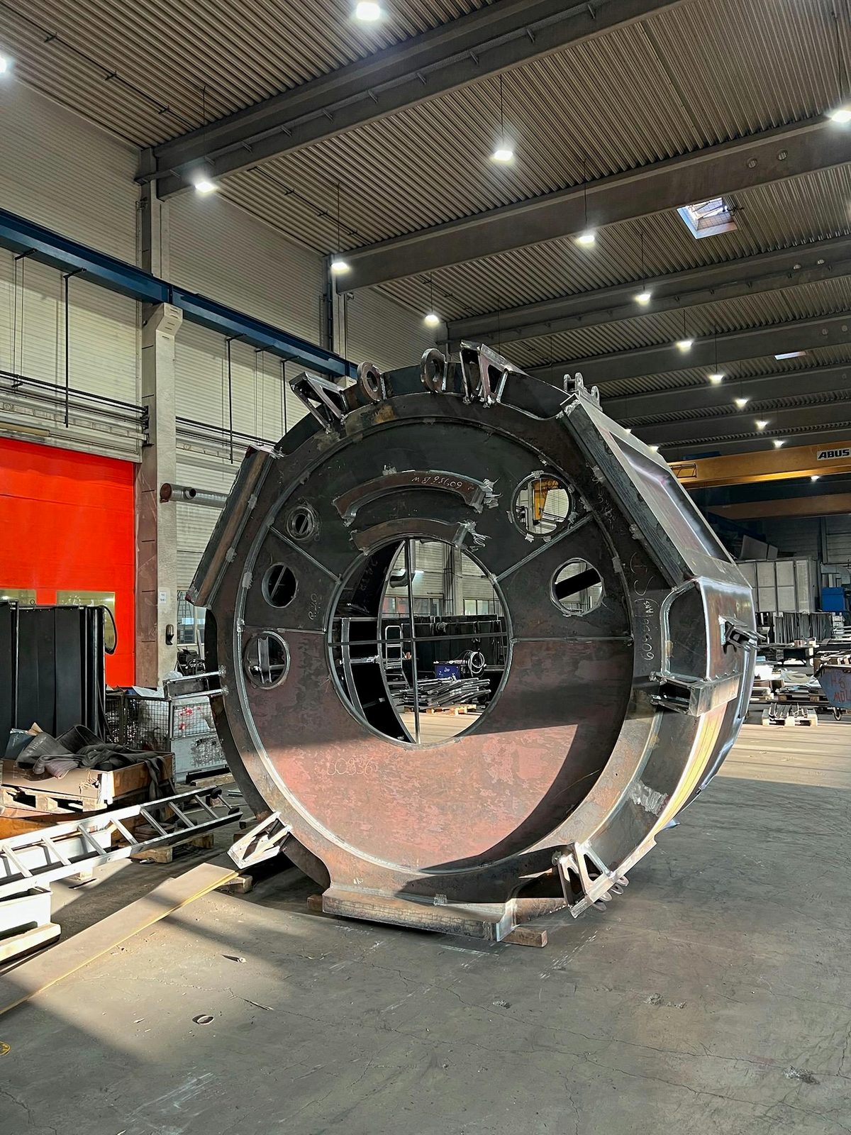 XXL S355 Stahl Großteilbearbeitung – Fräsen einer Schweißbaugruppe im Sondermaschinenbau bei Bock Maschinenbau Lorch