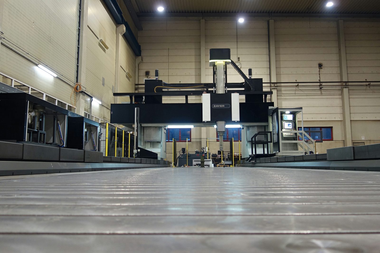 CNC κέντρο φραιζαρίσματος με διατρητικό portal και διαδρομή 26 m – κατεργασία μεγάλων εξαρτημάτων Bock Lorch