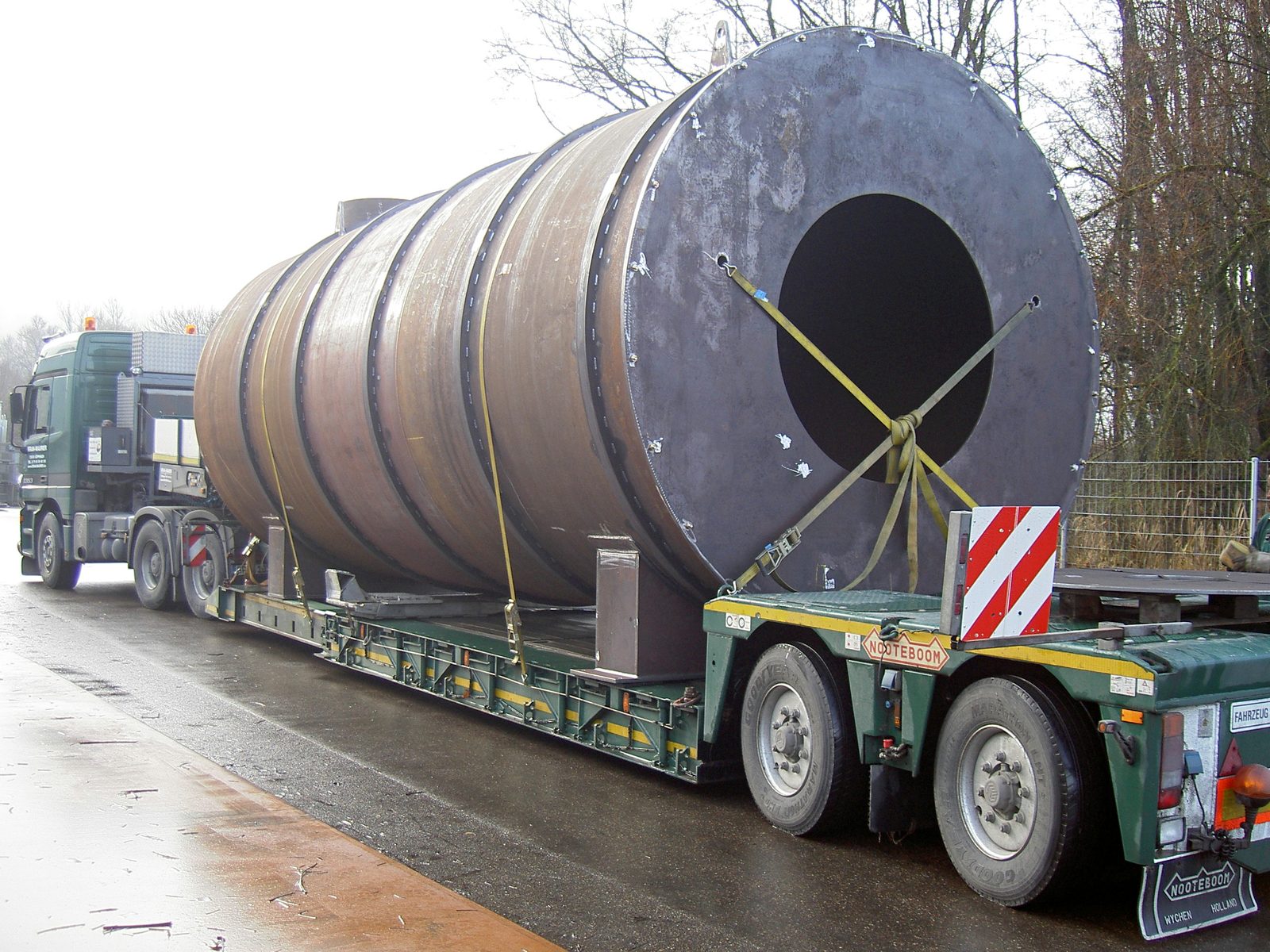 Heavy transport and yard loading of vessels and drums up to 50 tonnes unit weight at Bock Maschinenbau GmbH Lorch