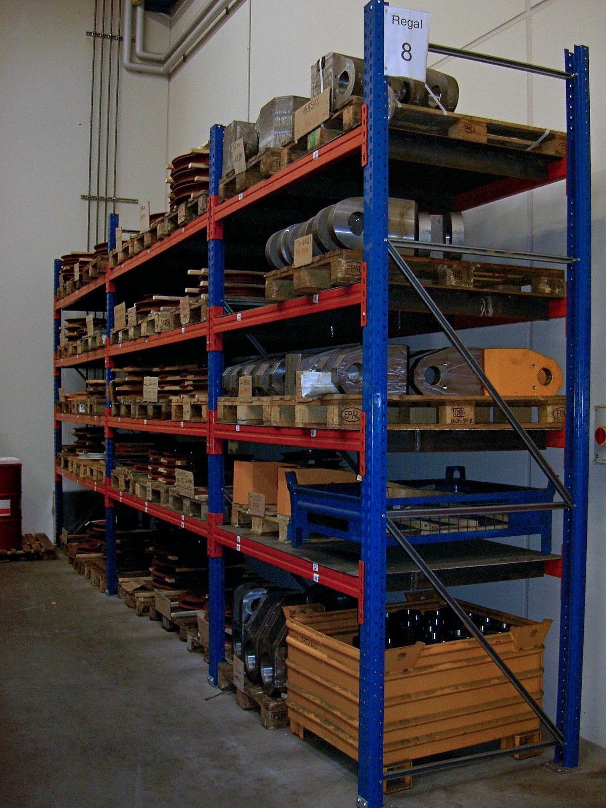 High-bay parts store for production