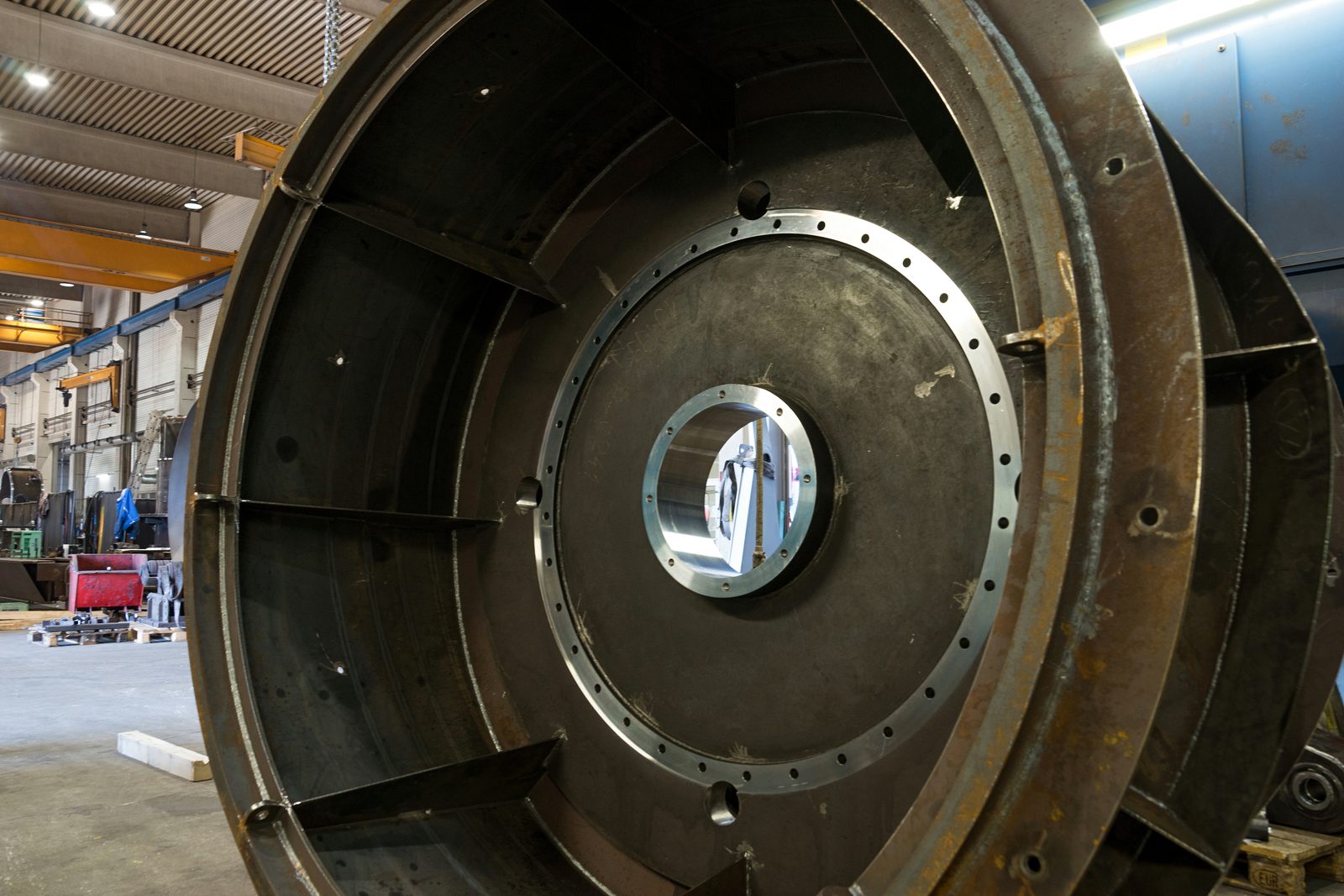 Large steel cylinders on the vertical lathe for contract turning at Bock Maschinenbau