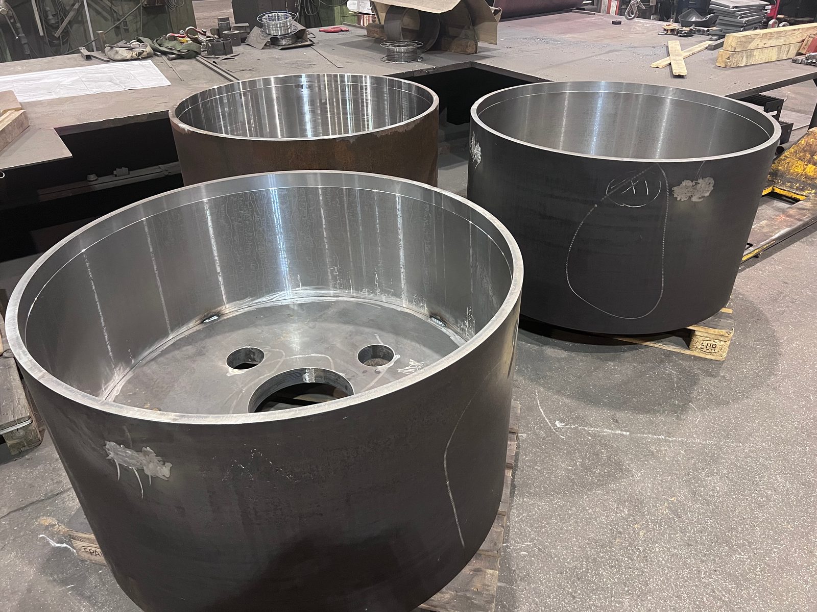 Vertical turning of heavy parts in contract manufacturing – machined rolled pipe shells with weld preparation