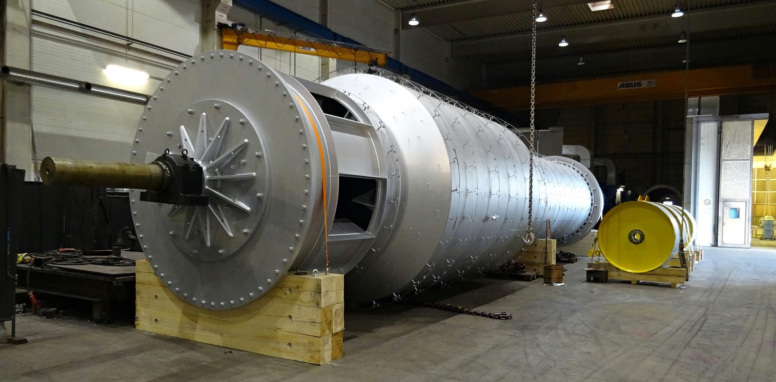 Construcción de contenedores especiales offshore fabricación por encargo: cerrajería, soldadura y pintura