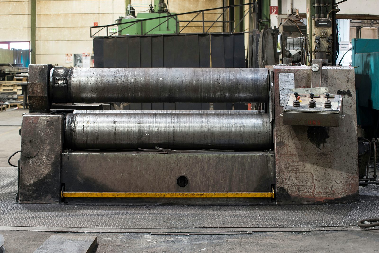 Curvadora de chapa SMT-Pullmax Kumla de 3 rodillos – curvado y calandrado de chapa hasta Ø 6.000 mm y 60 mm de espesor