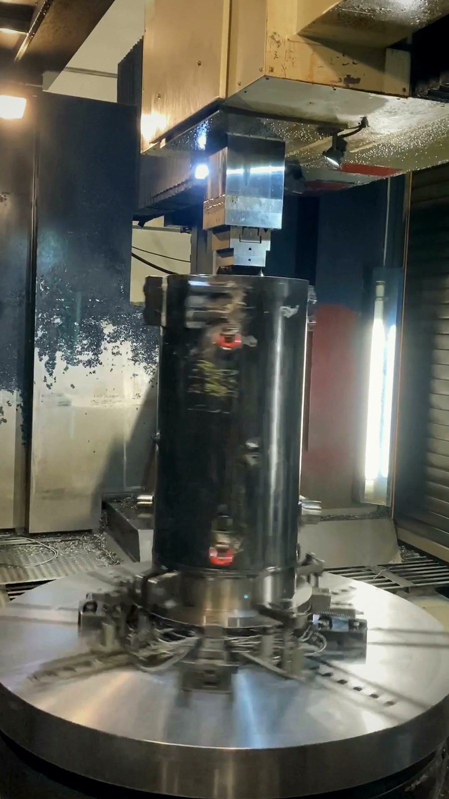 El torneado vertical en acción – cilindros y tambores en el torno vertical CNC – Bock Maschinenbau Lorch