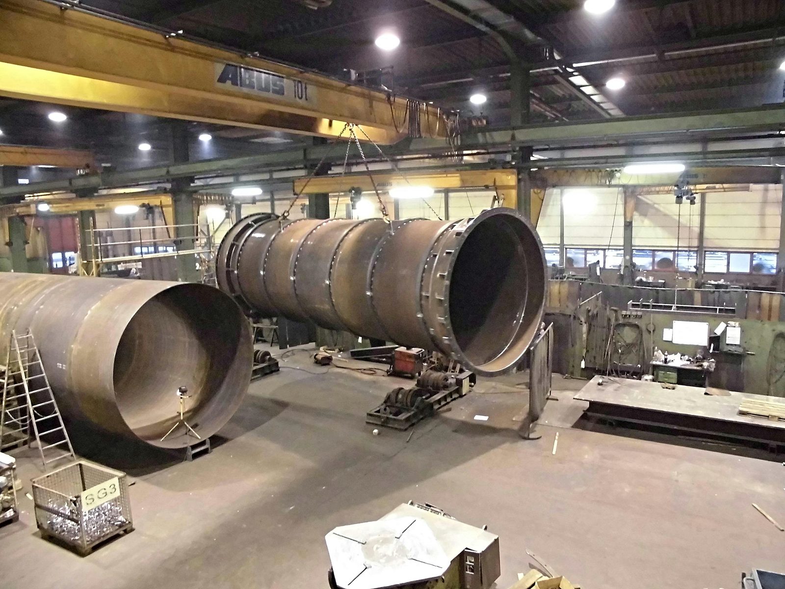 Production de tubes de grandes dimensions par roulage et pliage en trois points pour la charpente metallique et la construction de cuves