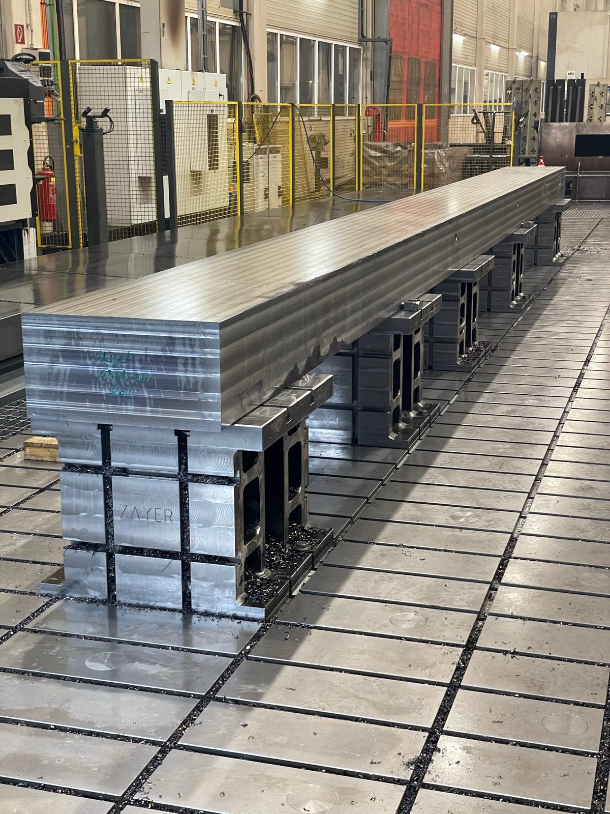 Grubo glodanje u CNC obradi odvajanjem čelika kod obrade velikih dijelova – Bock Maschinenbau, Lorch