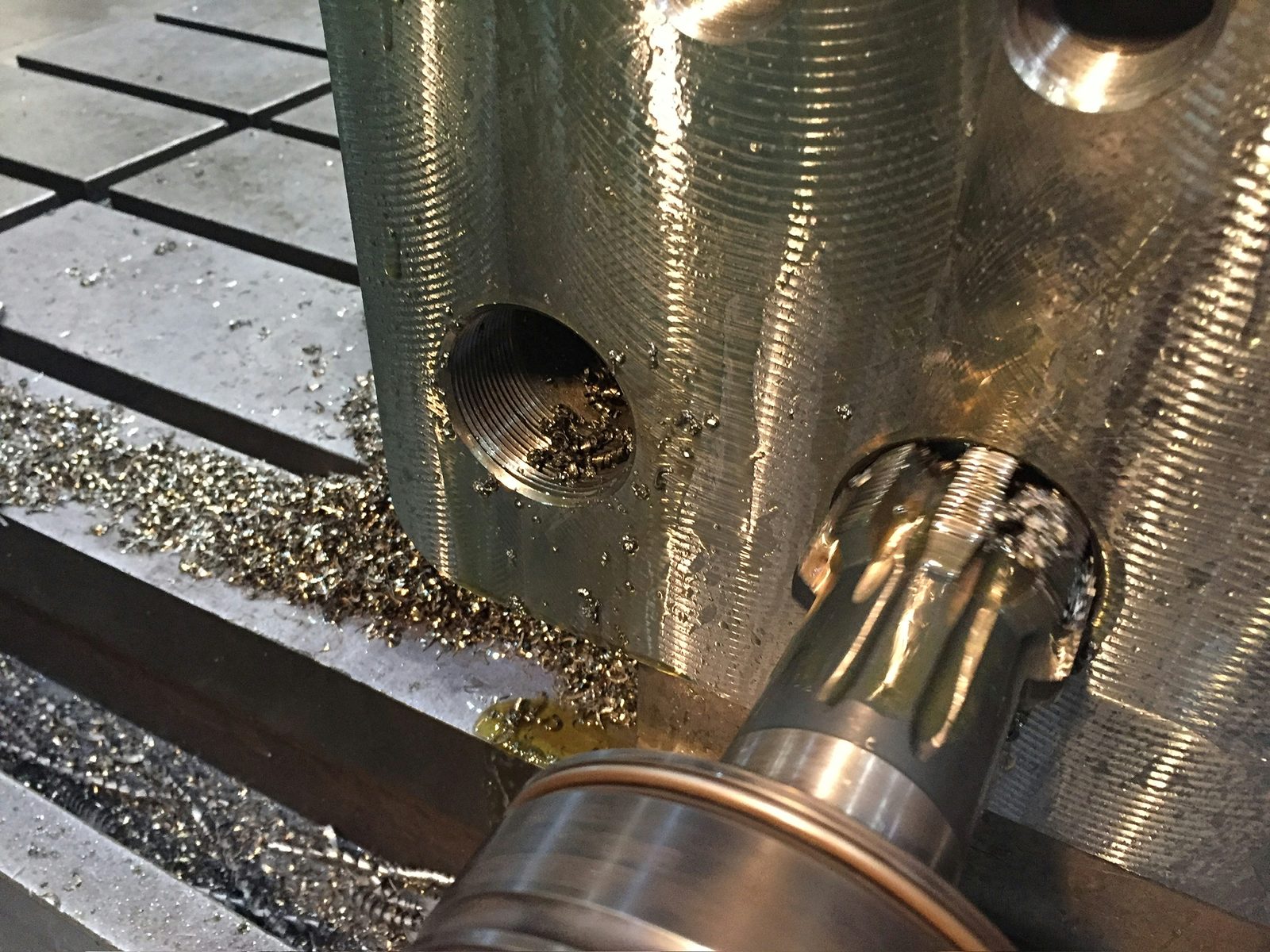 Filettatura fino a M60 con maschio nella lavorazione CNC conto terzi – Bock Maschinenbau, Lorch
