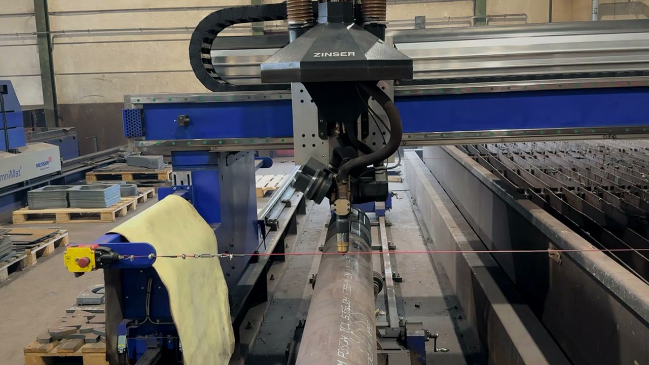 Produksjonskjede hos Bock Maschinenbau Lorch – fra plasmaskjæring til industriell lakkering