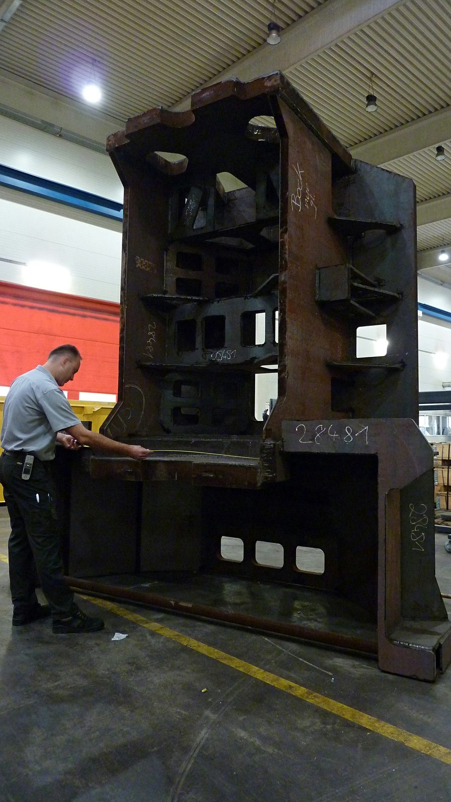 Machinebasisframe uit staalbouw in de loonproductie met kwaliteitsborging – lasgehelen DIN EN 1090 loonproductie Bock Maschinenbau Lorch