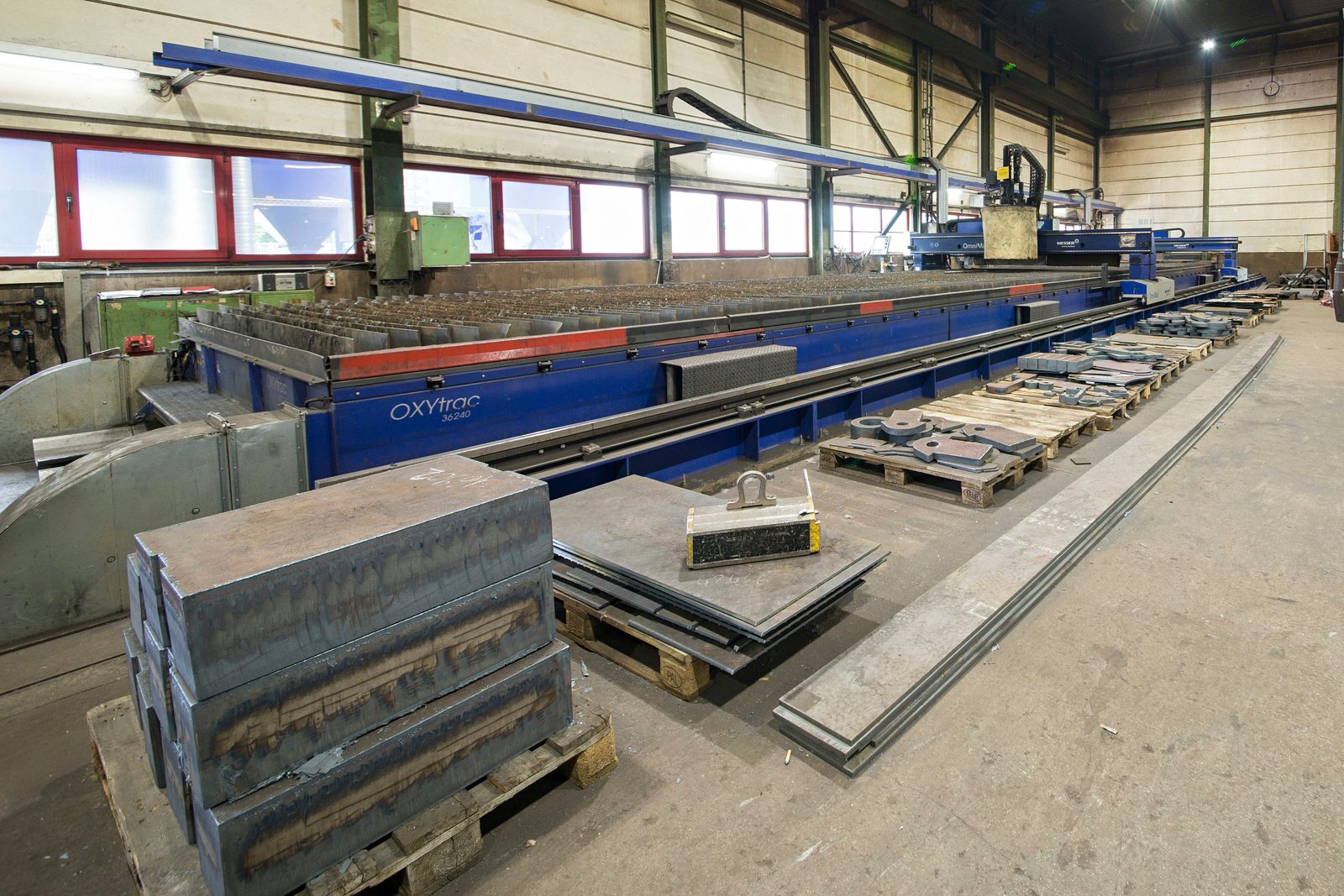 Linia cięcia CNC plazmowego i tlenowego z fazowaniem – autogeniczne cięcie Hardox, obróbka wielkogabarytowa Bock Maschinenbau