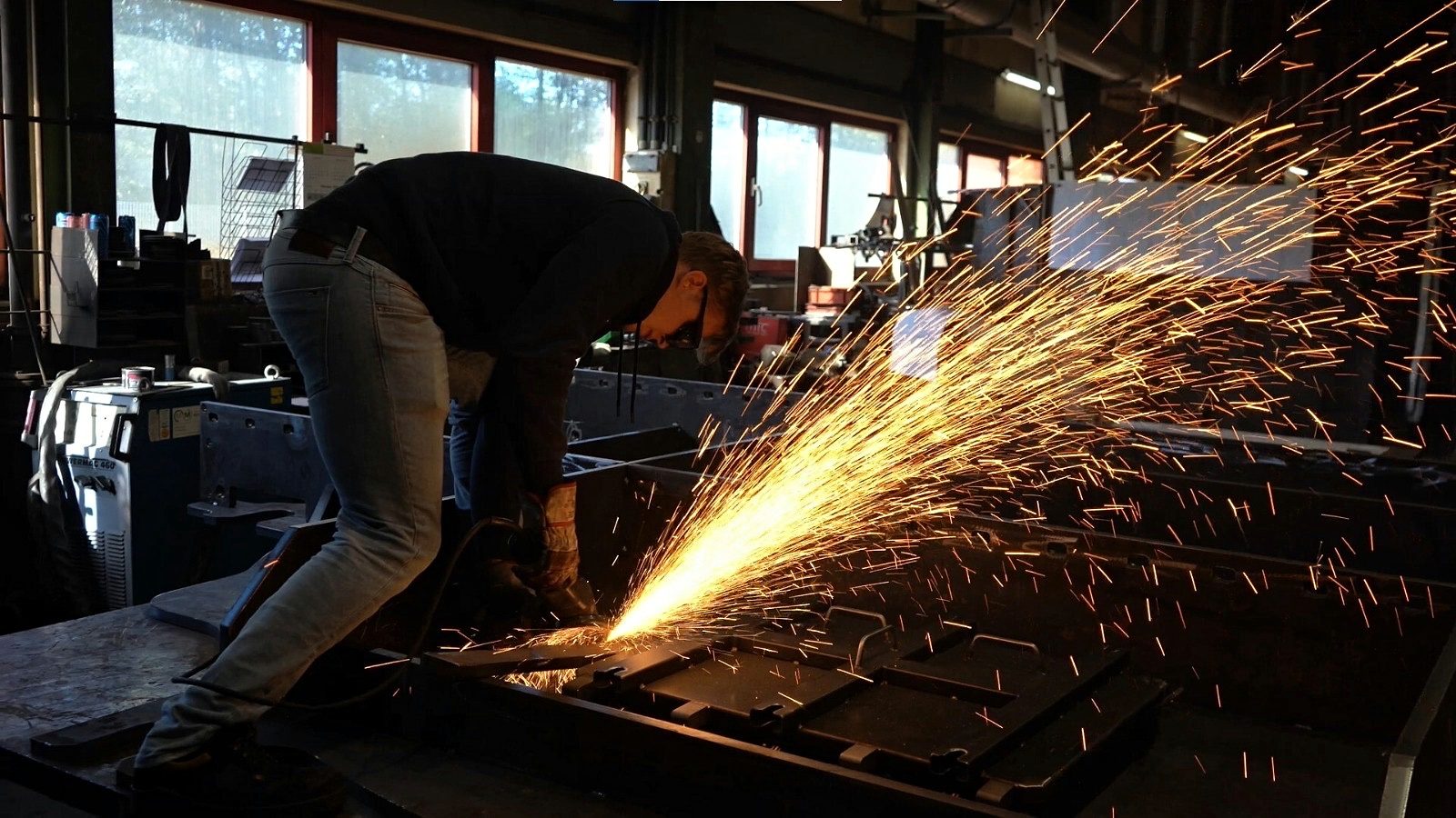 Ślusarstwo kontraktowe – obróbka metali i szlifowanie dla podzespołów budownictwa stalowego jako produkcja kontraktowa w Bock Maschinenbau Lorch