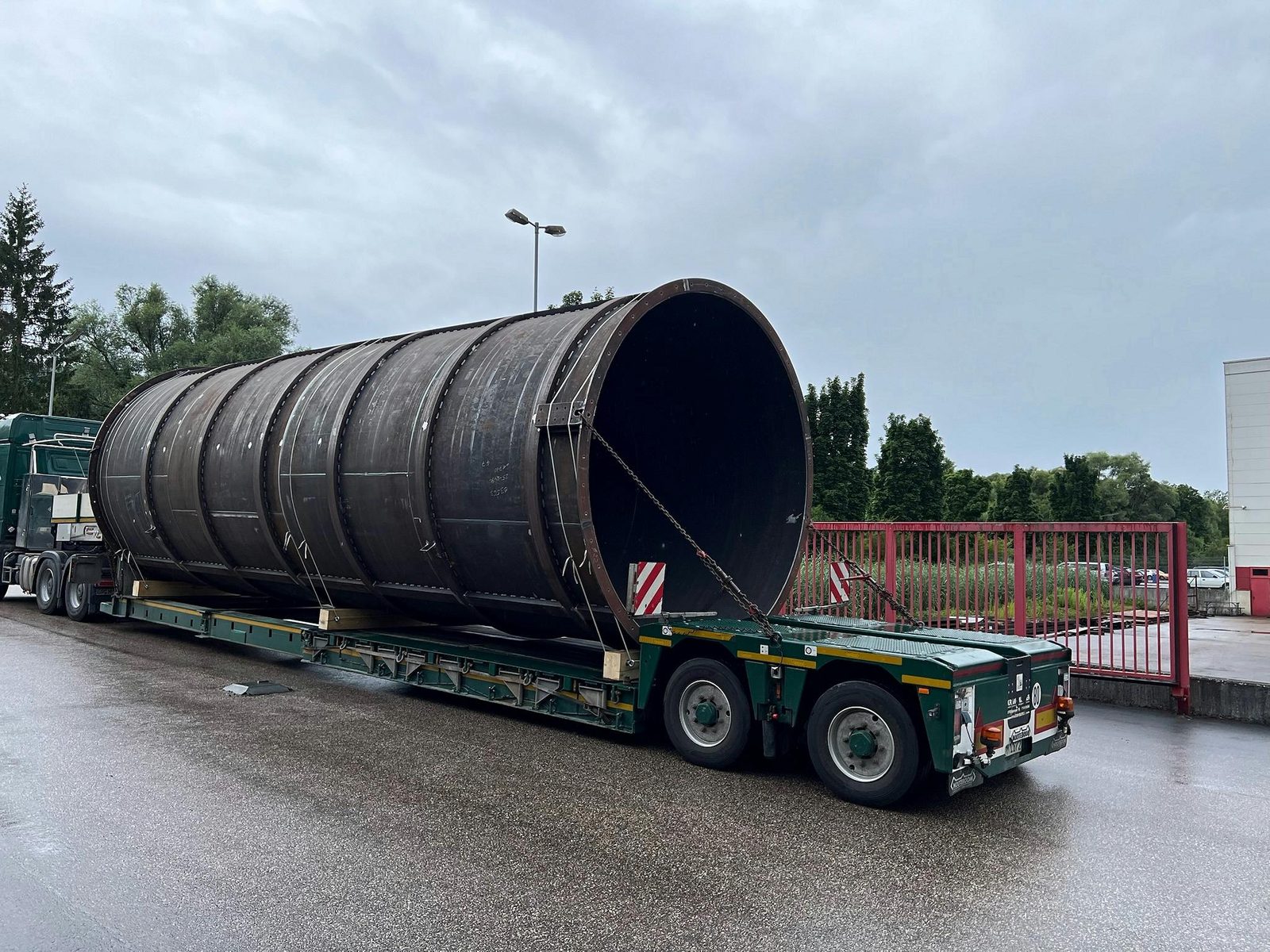 XXL rura obrotowa dla instalacji rotacyjnej – transport ciężki do 50 ton, obróbka wielkogabarytowa w Bock Maschinenbau GmbH Lorch