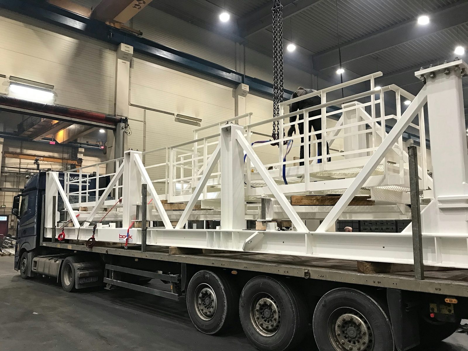Construcție cu cadru metalic și grindă cu zăbrele – ansamblu sudat în construcțiile metalice grele conform DIN EN 1090 la Bock Maschinenbau Lorch