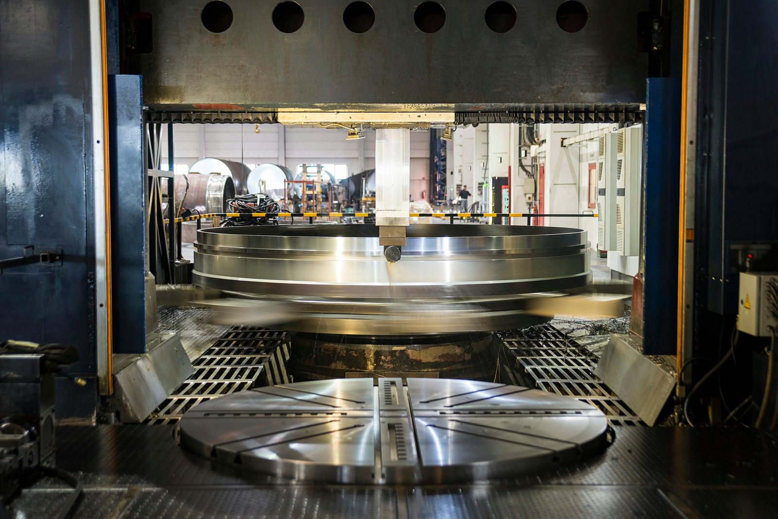Strung carusel CNC cu portal și strung XXL cu găurire, Ø 4.800 mm – parc de mașini Bock Lorch