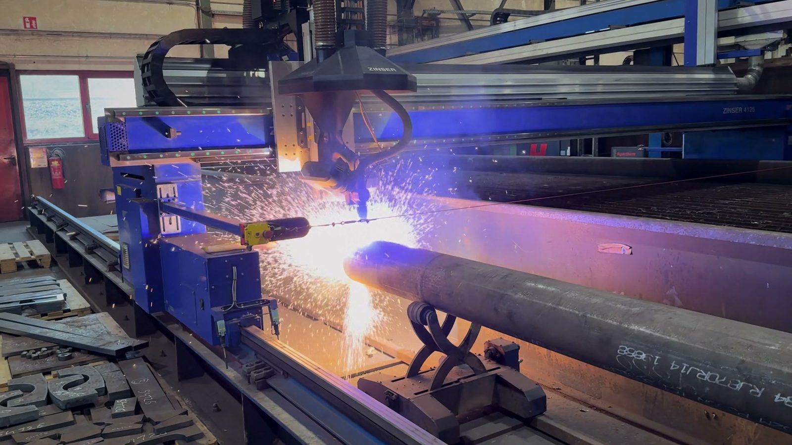 Tăiere cu plasmă CNC 3D a țevilor în acțiune – Bock Maschinenbau Lorch