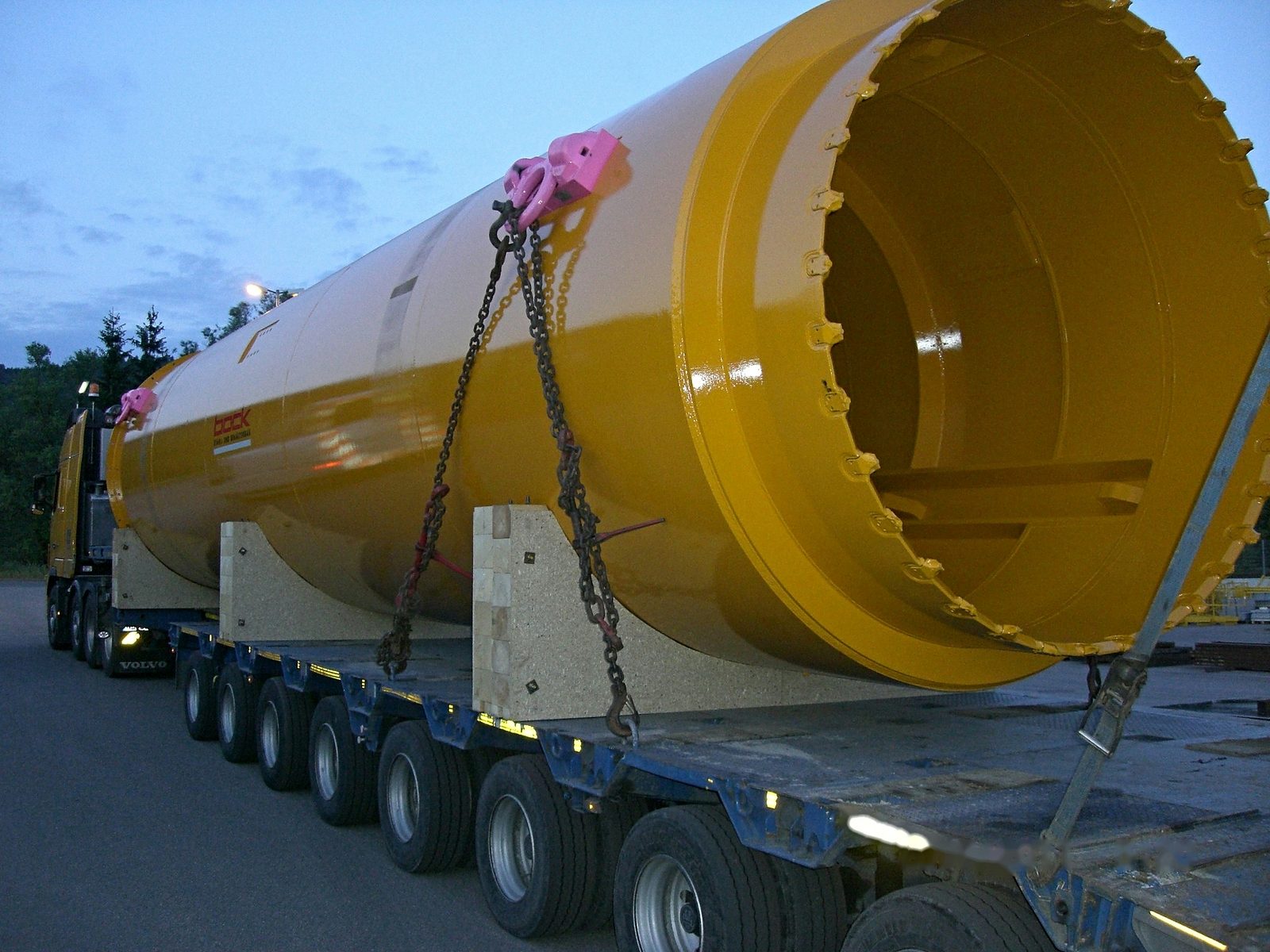 Kovinska cev in jeklena cev v celoviti proizvodnji za težke konstrukcije do 50 ton – težke varjene konstrukcije Hardox DIN EN 1090 Bock Maschinenbau