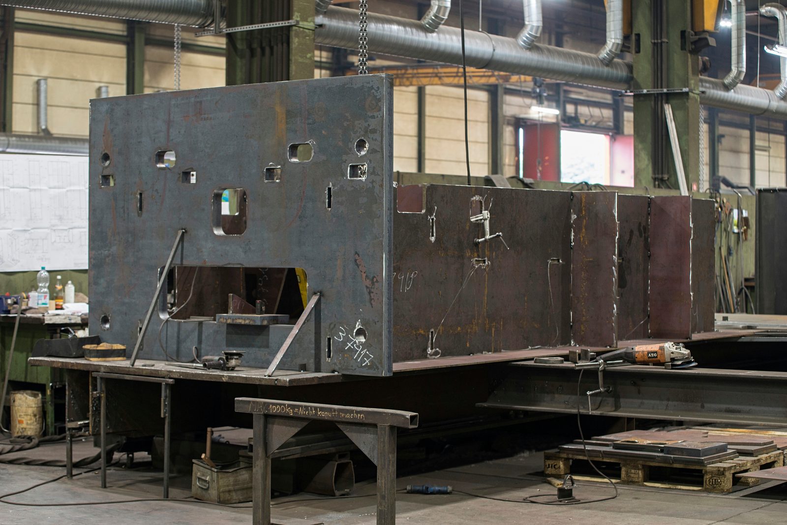 50 t'ye kadar ağır yük konstrüksiyonları için komple imalatta metal boru ve çelik borudan kaynaklı konstrüksiyon