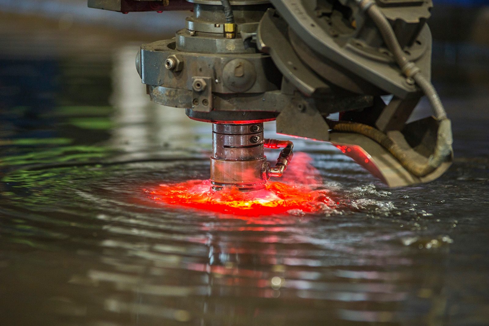 CNC sac kesimi ve oksigaz kesim için su altında plazma kesme tesisi – CNC plazma kesme Hardox fason imalat Bock Maschinenbau Lorch