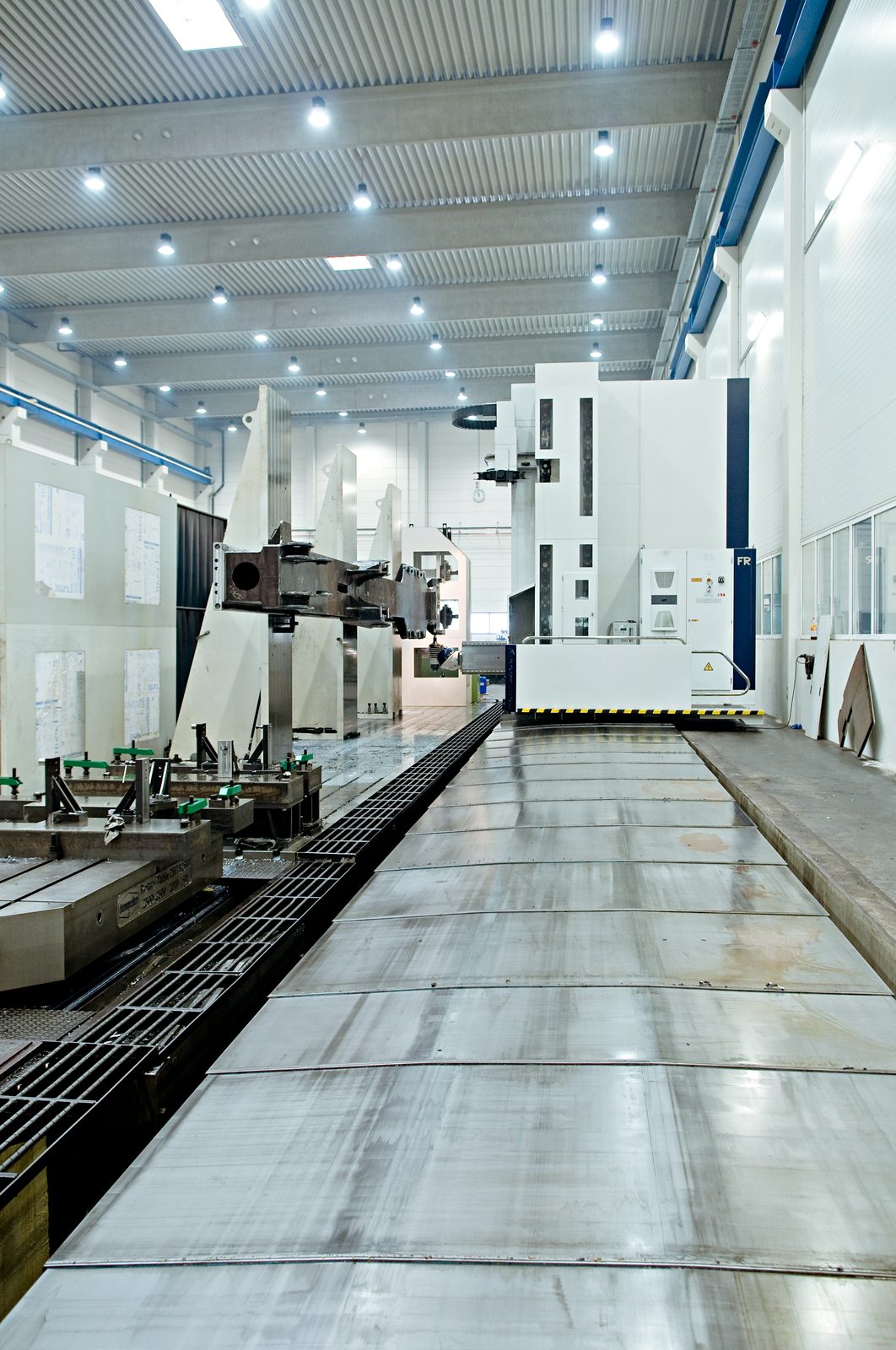 Soraluce FR CNC 铣削中心，配备 20,000 毫米 行程用于大型零件加工——龙门铣镗床代加工 Bock Maschinenbau